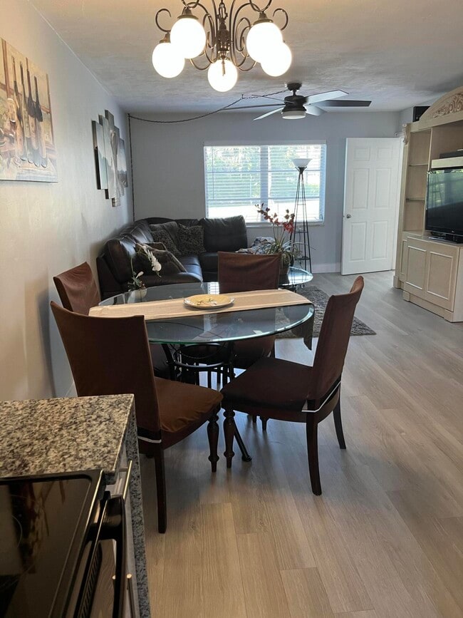 Building Photo - 143 West Ct