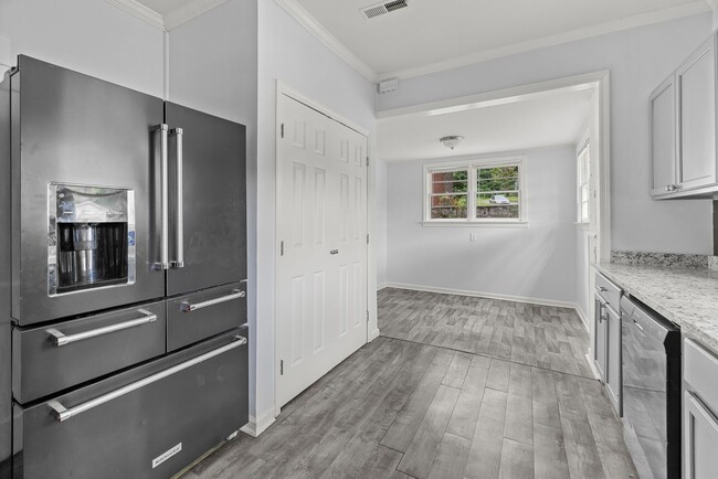 Building Photo - Stunning Newly Remodeled Birmingham Home