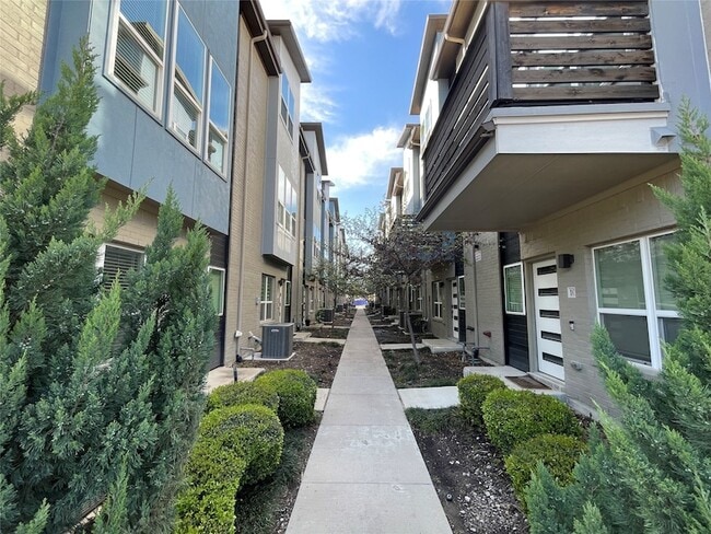 Building Photo - 4910 Live Oak St