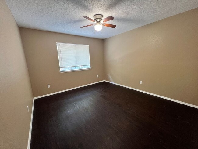 Building Photo - 9706 Eastwend Dr