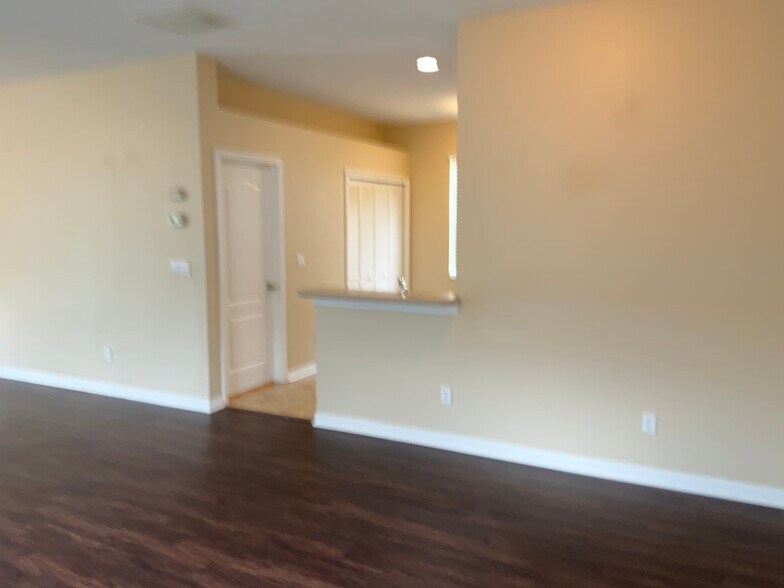 Building Photo - 15031 Skip Jack Loop