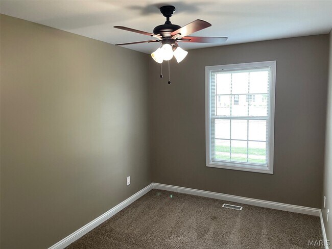 Building Photo - 32 Rolling Rock Creek Ct