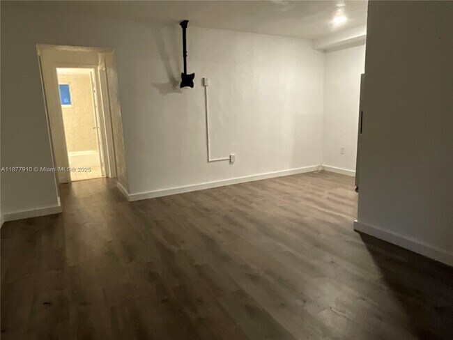 Building Photo - 3333 NW 5th Ave