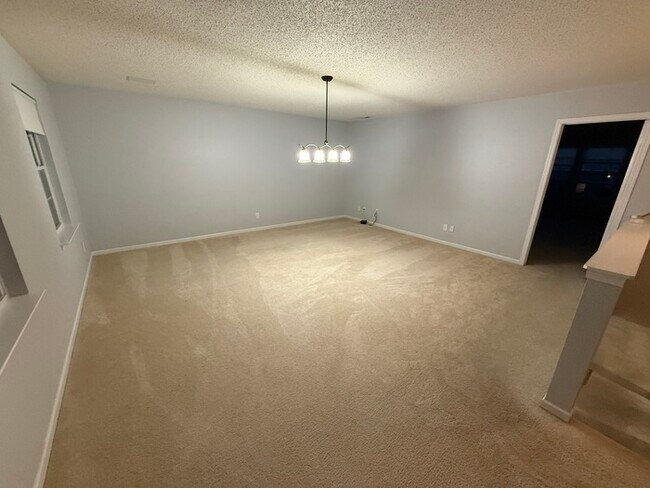 Building Photo - 14302 Holly Berry Cir