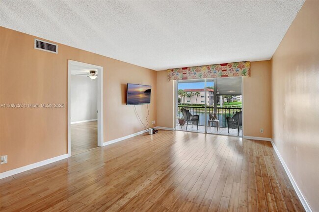 Building Photo - 8980 S Hollybrook Blvd