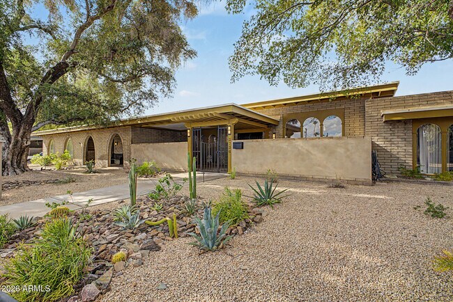 Building Photo - 3736 E Montecito Ave