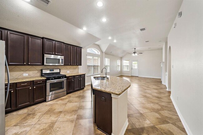 Building Photo - 9960 Golden Field Ln