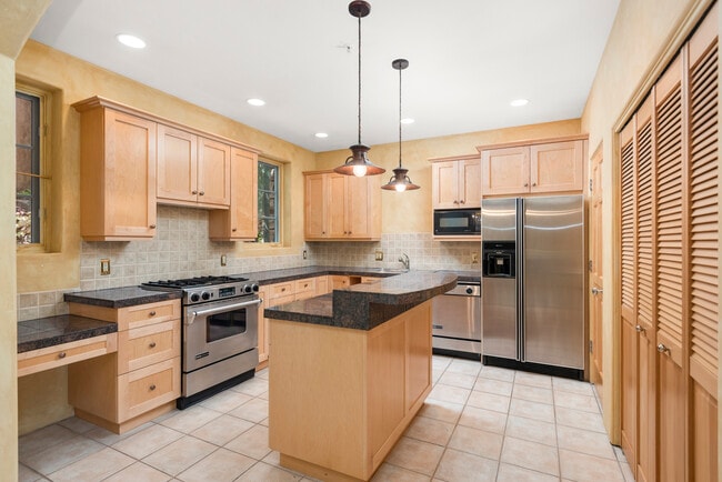 Building Photo - 306 Wild Spring Ln