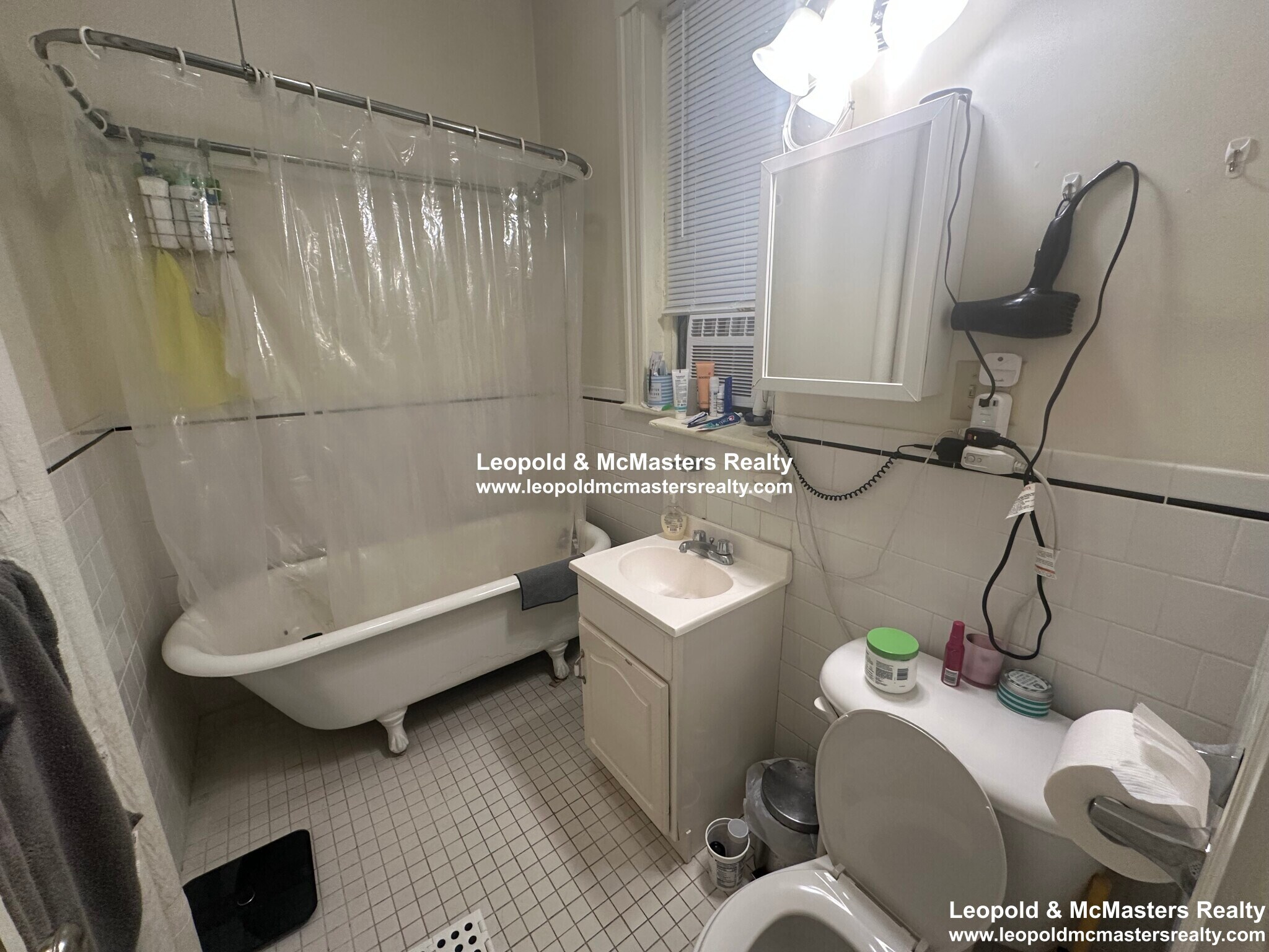 Building Photo - 50 Queensberry St