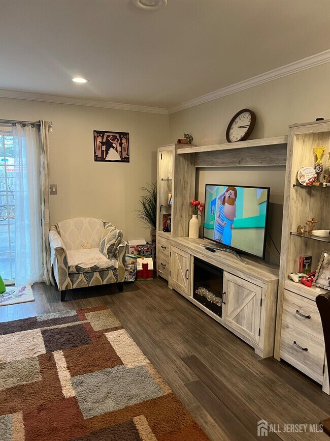 Building Photo - 42 Townsend Dr