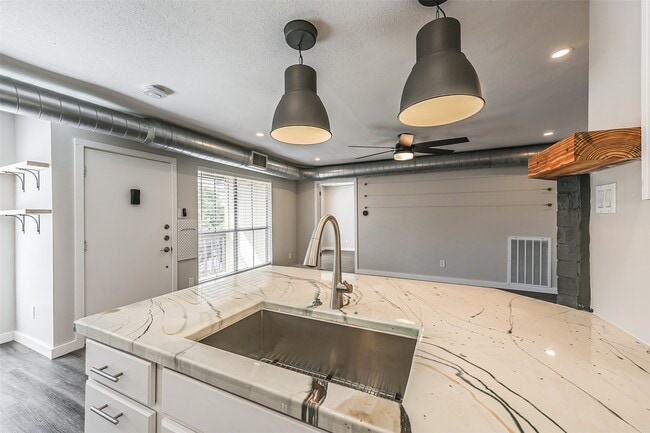 Building Photo - 1500 Bay Area Blvd