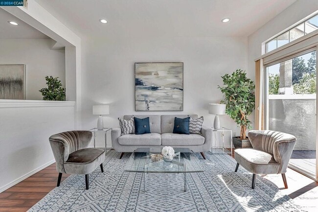 Building Photo - 618 Palomino Dr