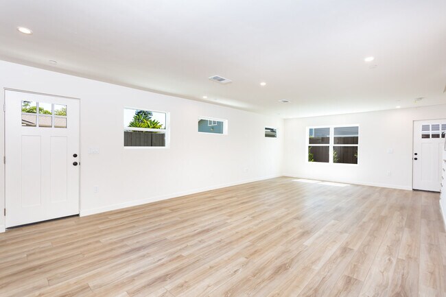 Building Photo - 3564 Bancroft St