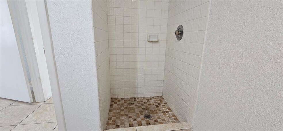 Building Photo - 1464 Springside Dr