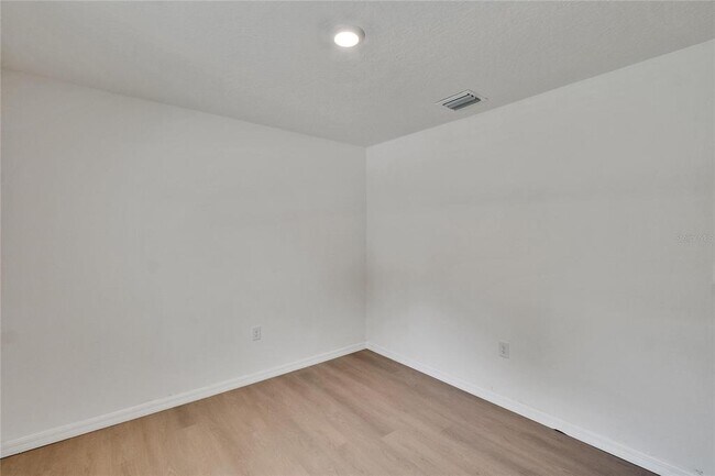 Building Photo - 10392 Sheffield Rd