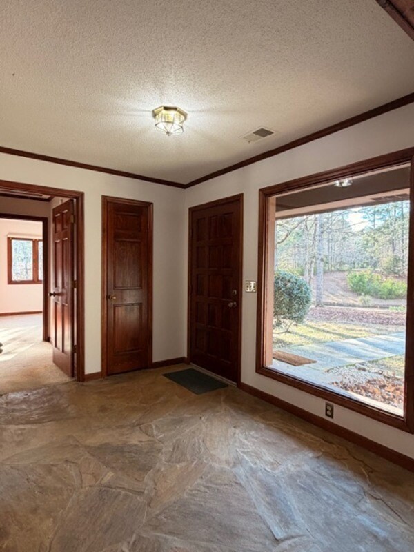 Building Photo - 250 Running Deer Rd