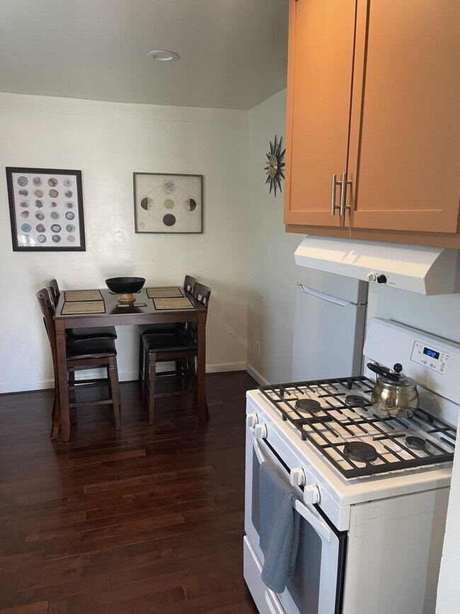 Building Photo - Wonderful Newly Remodeled 2 Bedroom House in Prime Alhambra Location