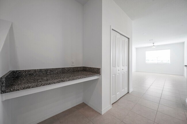 Building Photo - 11111 65th Ter E