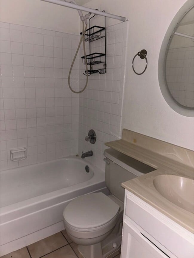 Building Photo - 1 BEDROOM 1 BATH WITH 1 CAR GARAGE ATTACHED IN NICE COMMUNITY GLENDALE