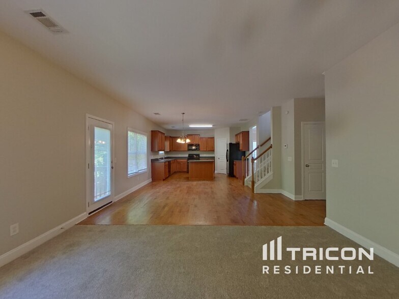 Building Photo - 9015 Montclair Hills Dr