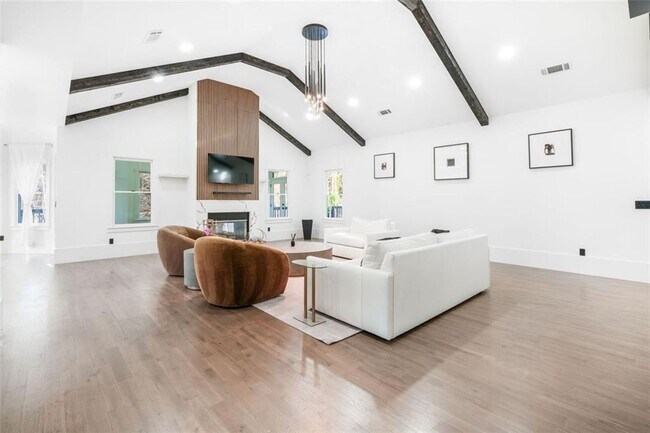 Building Photo - 507 Karen Ln