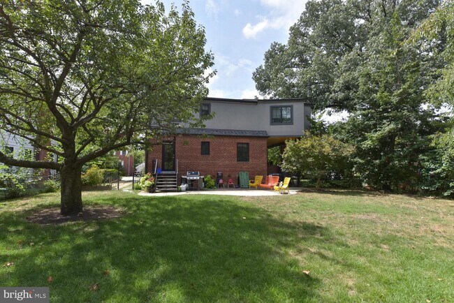 Building Photo - 611 S Highland St