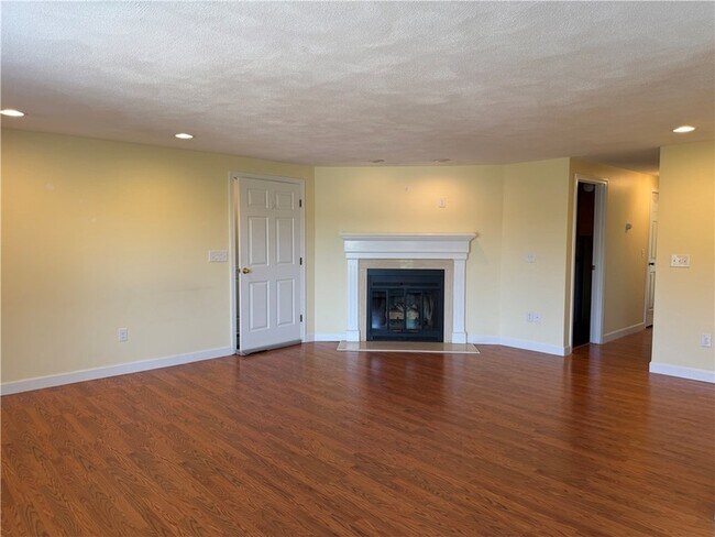 Building Photo - 29 Swan Ct