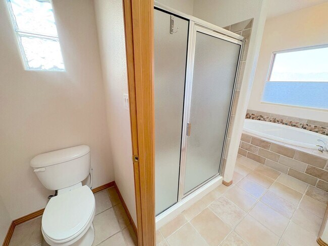 Building Photo - Immaculate 3 bedroom in Rio Rancho! Stunni...