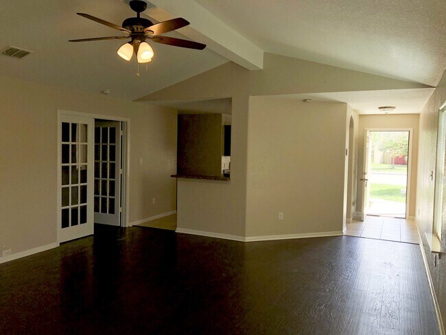 Building Photo - "Hard to Find" Roomy 1-story in Luckey Ran...