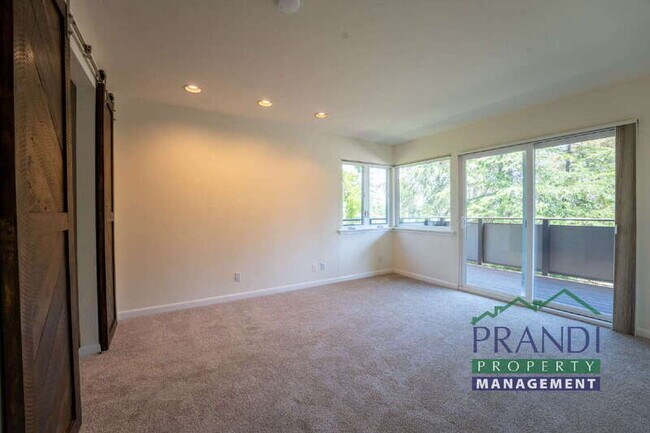 Building Photo - 137 Pixley Ave