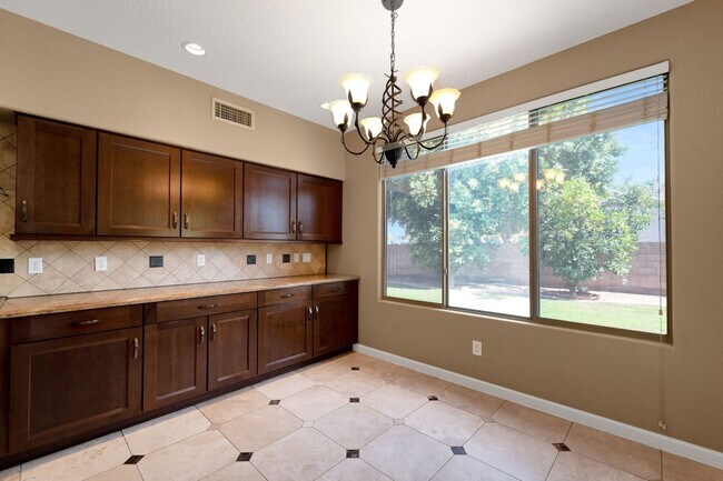 Building Photo - Stunning 5BR House in Chandler