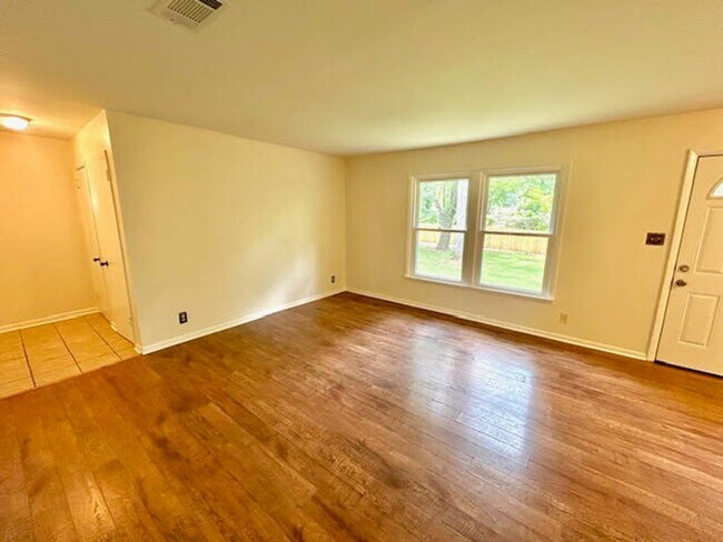 Building Photo - 3130 Tucker Dr NW