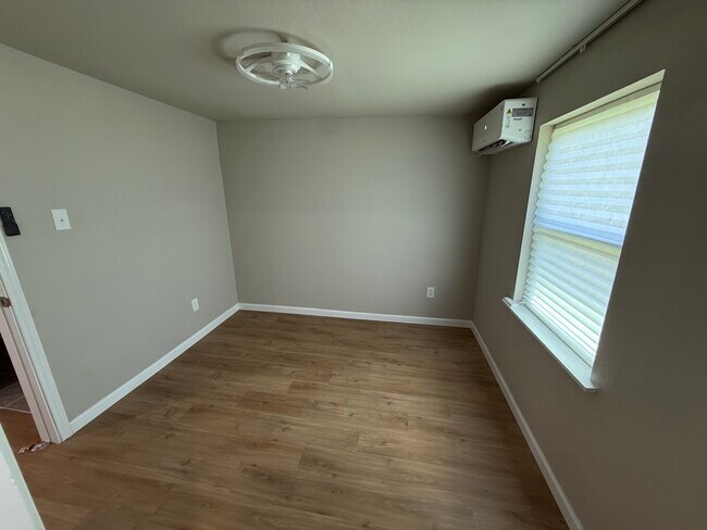 Master - 6838 Burkett St