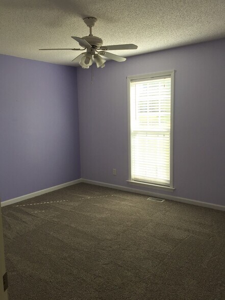 Building Photo - 6 Pearle Brook Ln