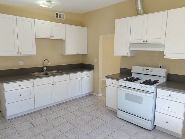 Building Photo - Bennett#2