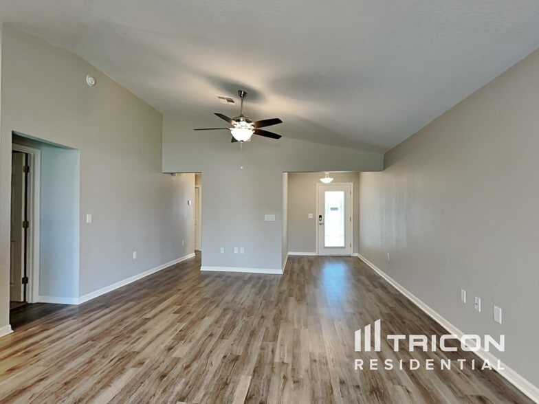 Building Photo - 229 Cascara Ln