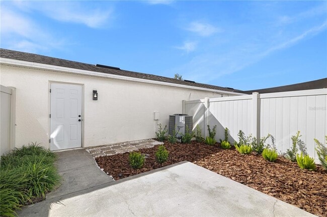 Building Photo - 7819 Hardenton St