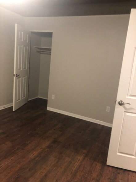 Building Photo - 208 E Starr Ave