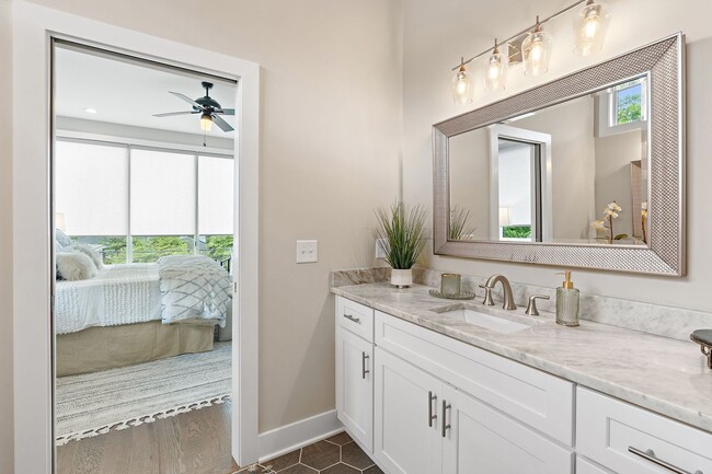 Building Photo - Walkable Luxury in Edgehill