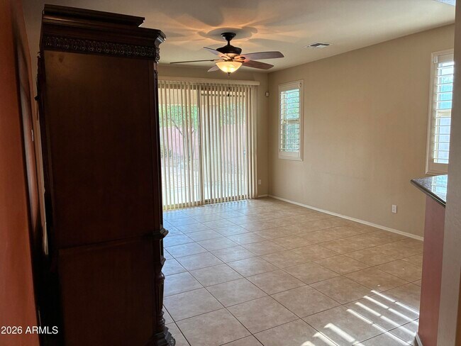 Building Photo - 8011 S 70th Dr