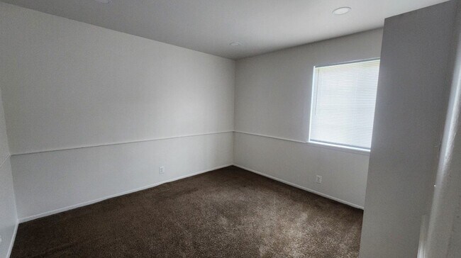 Building Photo - 25341 Shiawassee Cir