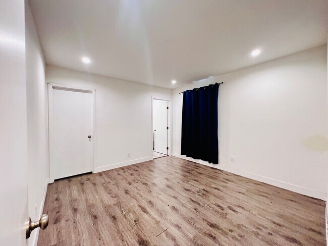 Building Photo - 3322 W 66th St