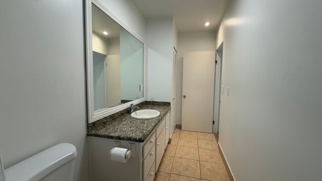 Building Photo - 1685 Burgundy Rd