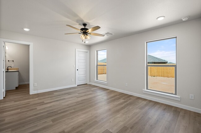 Building Photo - Pre-leasing for April! In Bell Farms!