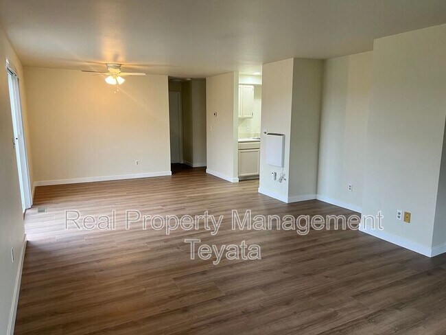 Building Photo - 902 S 22nd Ct