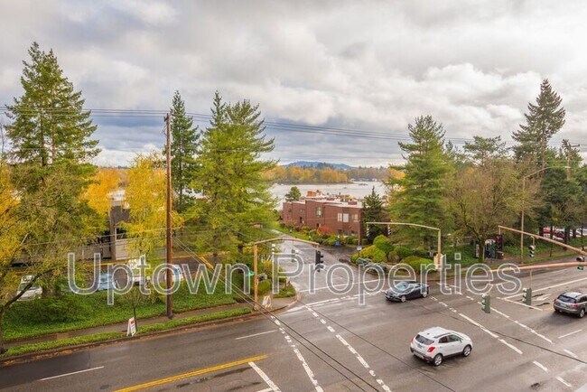 Building Photo - 5885 S Macadam Ave