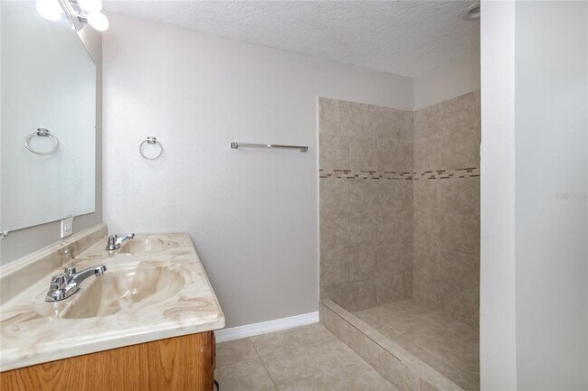 Building Photo - 1118 Chesterfield Ct