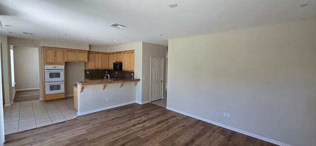 Building Photo - Tracy, Beautiful Home in Award Winning Jef...