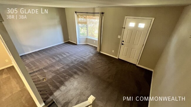 Building Photo - 3 Bed / 2.5 Bath Townhouse (Available 4/10...