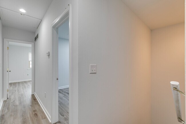 Building Photo - Brand New Luxury Temple Apartments
